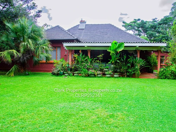 Multi-Dwelling Estate, Investor's Opportunity!