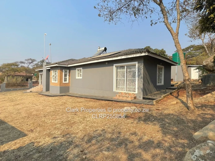 Modern Family Living On 1,950m²