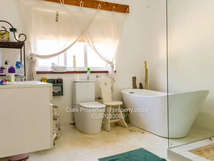 A Delightful and Comfortable Family Home! (Sole Mandate)