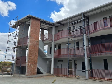 2 Bedroom Flat & Apartment