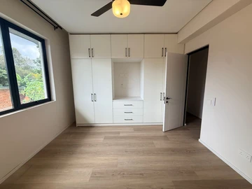 3 Bedroom Flat & Apartment