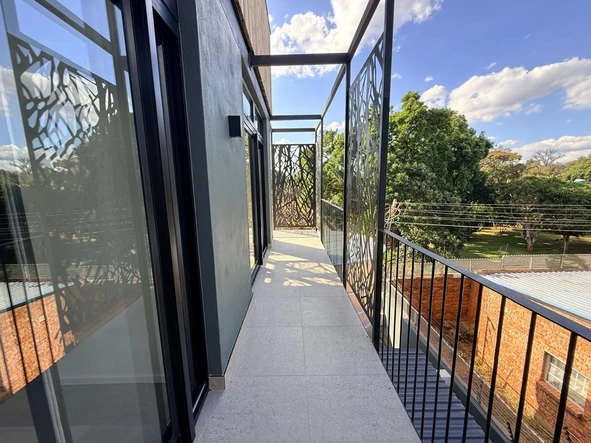 2 Bedroom Flat & Apartment
