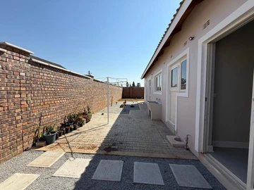 5 Unit Townhouse Complex