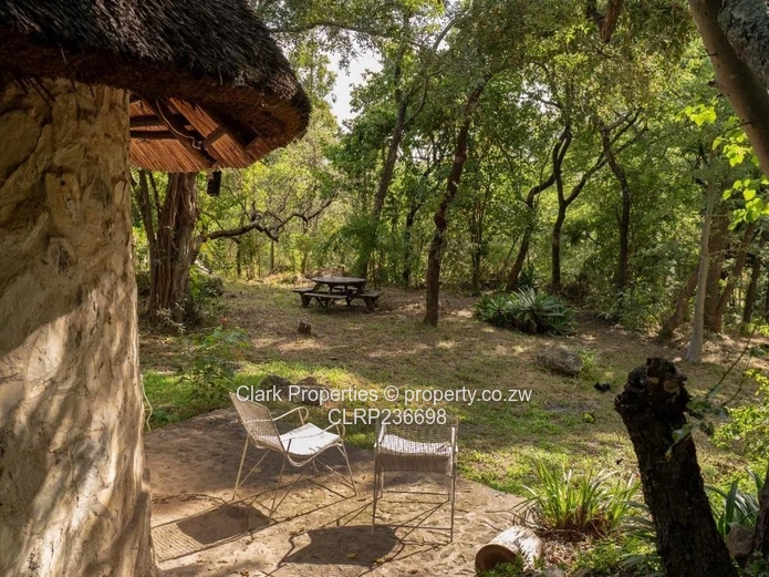 Charming Rondavel Cottage For Rent In Monavale