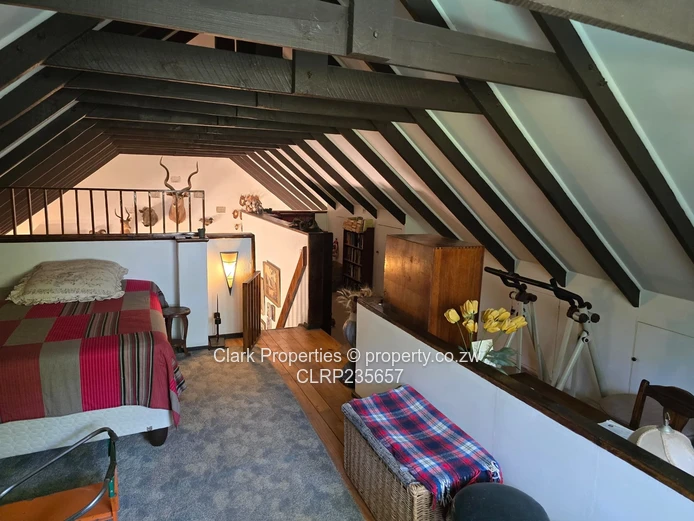 Tranquil 3-Bedroom Retreat with Stunning Lake Views