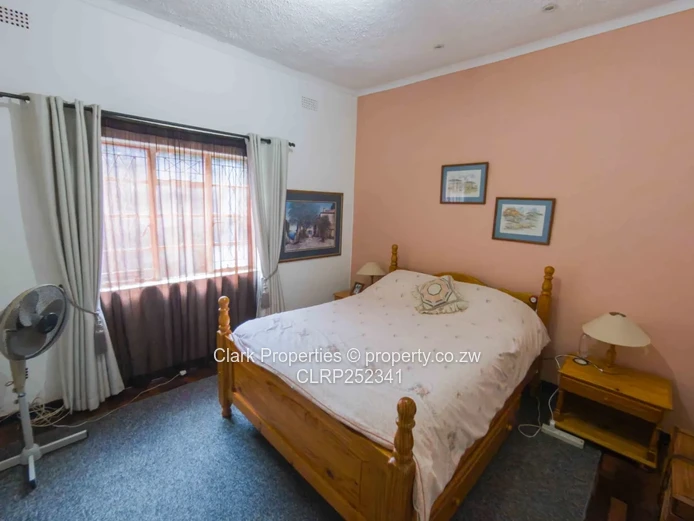 Multi-Dwelling Estate, Investor's Opportunity!
