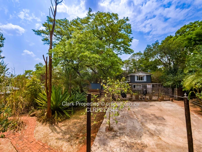 Prime 1 Acre Panhandle Stand in a Beautiful Setting! (Sole Mandate)