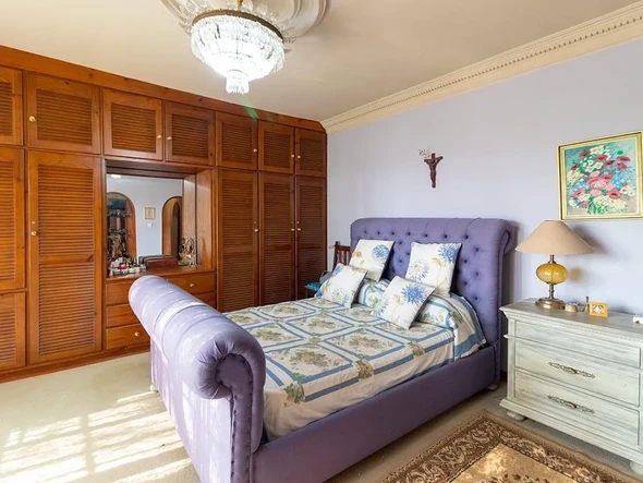 8 Bedroom House