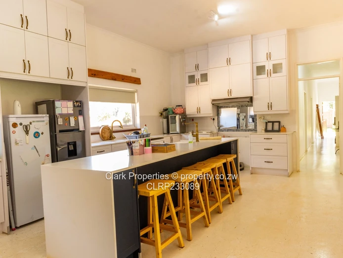 A Delightful and Comfortable Family Home! (Sole Mandate)