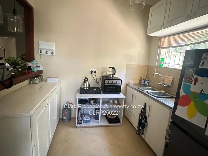 Victoria Falls: 3-Bed Open-Plan Home with Garden Flatlet