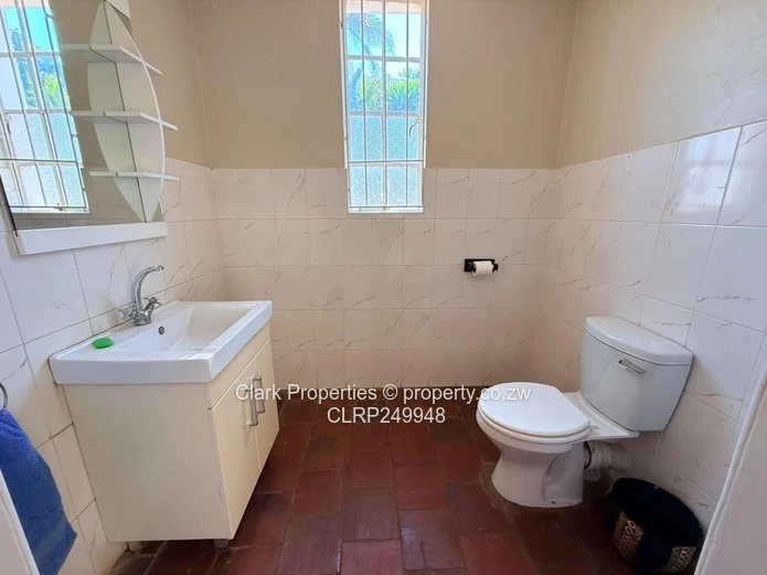 Charming Farmhouse In Avondale!