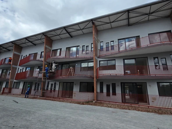 2 Bedroom Flat & Apartment