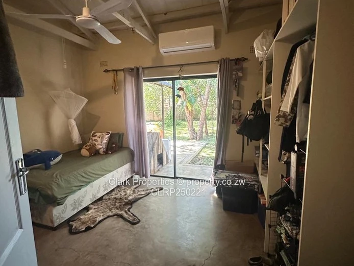 Victoria Falls: 3-Bed Open-Plan Home with Garden Flatlet